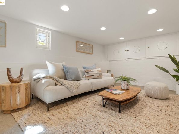 5815 Morpeth St, Oakland CA 94618