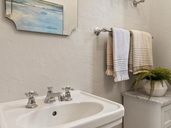 5815 Morpeth St, Oakland CA 94618