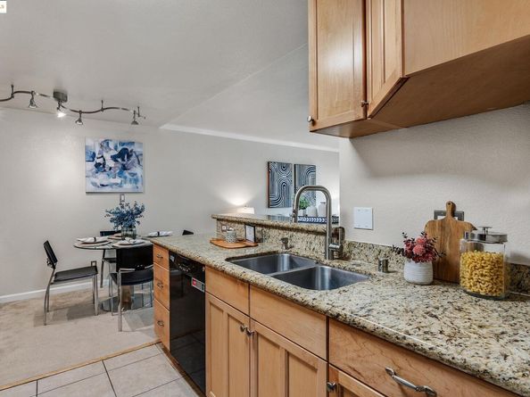 66 Fairmount Ave 316, Oakland CA 94611