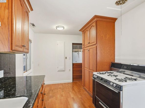 670 Grace St, Hayward CA 94541