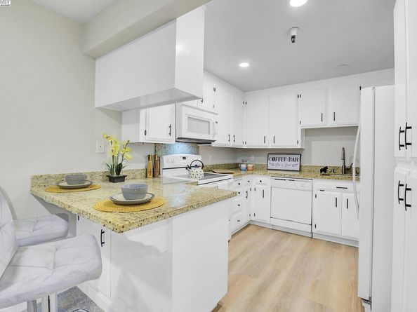 1775 Panda Way 337, Hayward CA 94541
