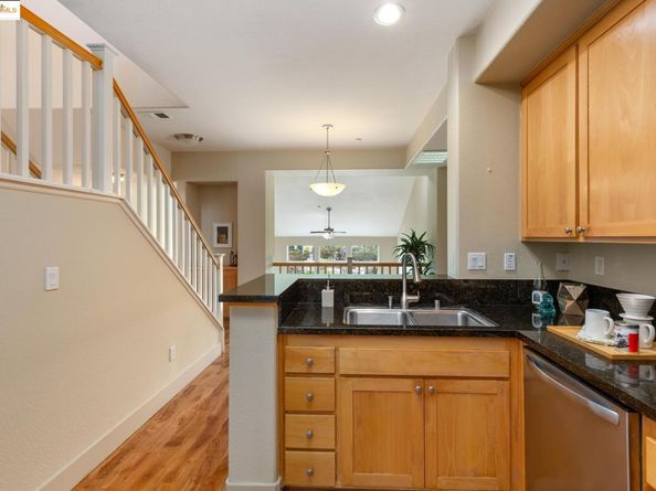 6042 Old Quarry Loop, Oakland CA 94605