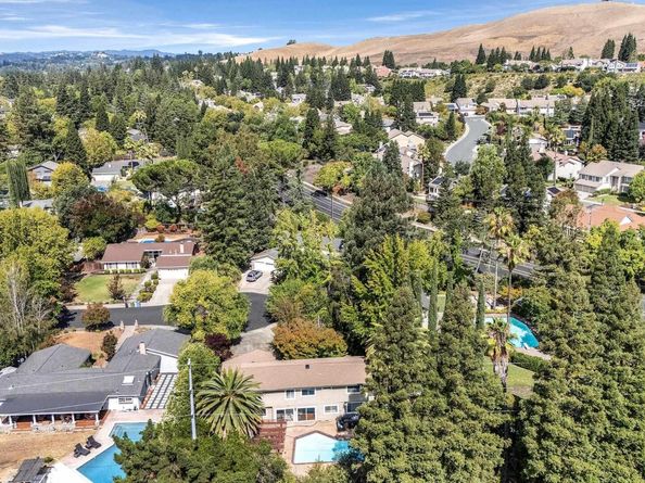 651 Derbyshire Place, Danville CA 94526