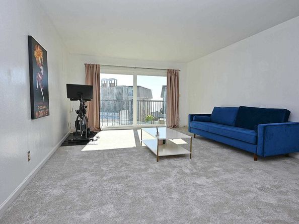 960 Shorepoint 215, Alameda CA 94501