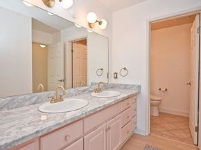 960 Shorepoint 215, Alameda CA 94501