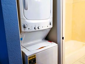 1410 Thrush Ave 3, Ashland CA 94578