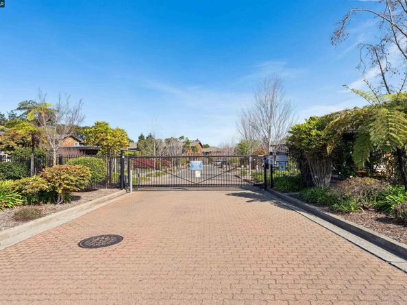 405 Centre Court, Alameda CA 94502