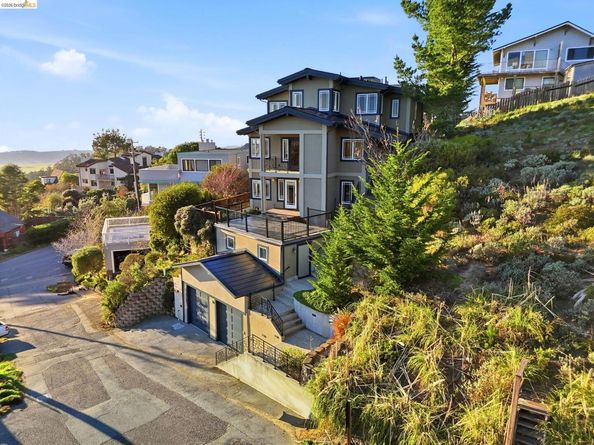 107 Dolphine Ave, El Granada CA 94018