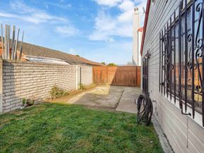 7 Town Square Pl, Oakland CA 94603