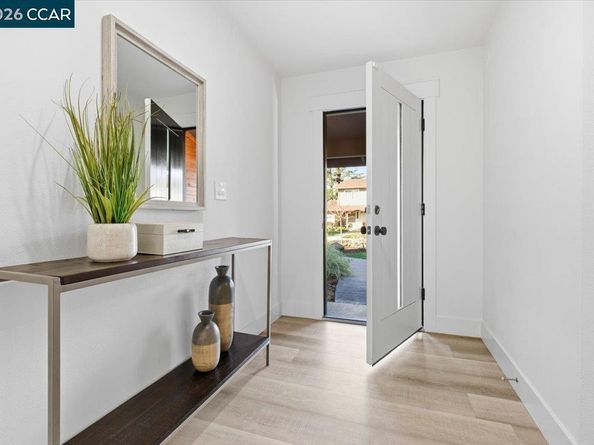 6 Sparrow Ct, Moraga CA 94556