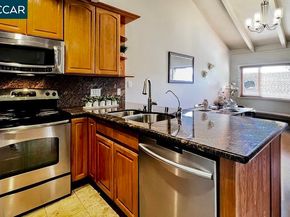 22 Holcomb Ct, Walnut Creek CA 94596