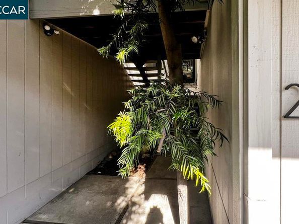 22 Holcomb Ct, Walnut Creek CA 94596