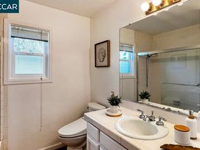 22 Holcomb Ct, Walnut Creek CA 94596