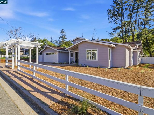 1124 Sanders Dr, Moraga CA 94556