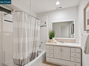 1076 N Thompson Rd, Lafayette CA 94549