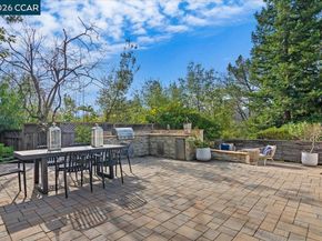 1076 N Thompson Rd, Lafayette CA 94549