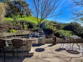 12 Paddock Ct, Pleasant Hill CA 94523