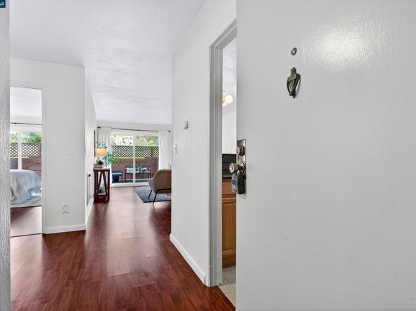 2005 Pleasant Valley Ave 103, Oakland CA 94611