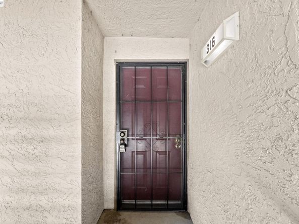 29588 Vanderbilt St 316, Hayward CA 94544