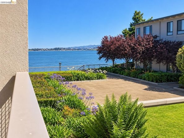 8 Commodore DR C359, Emeryville CA 94608