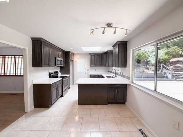 612 Tahos Rd, Orinda CA 94563