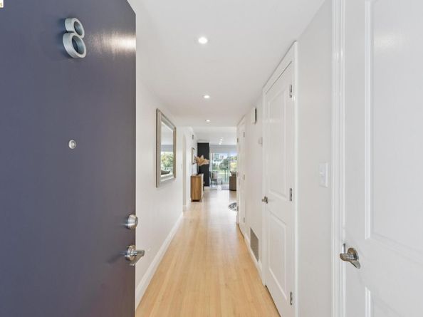 2316 Lakeshore Ave 8, Oakland CA 94606