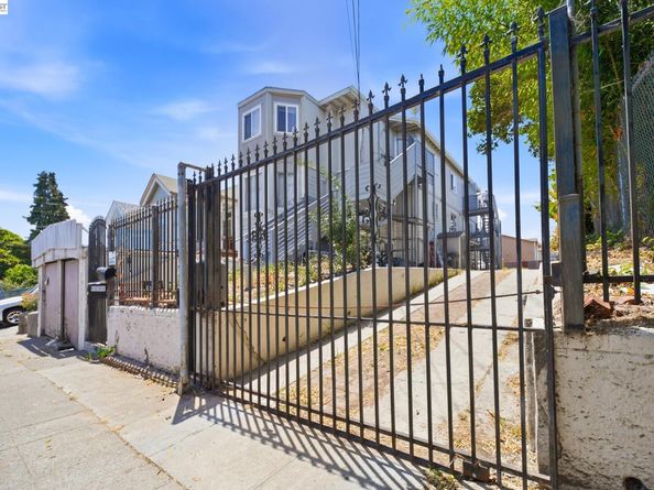 2223 E 23Rd St, Oakland CA 94606