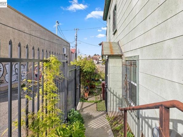 1433 15th Avenue, Oakland CA 94606