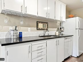 20720 4Th St 3, Saratoga CA 95070