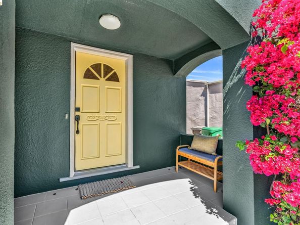 2907 Seminary Ave, Oakland CA 94605