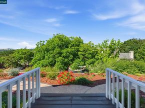 100 Sky Ranch Ln, Pleasant Hill CA 94523