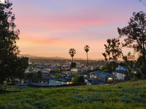 7843 Outlook Ave, Oakland CA 94605