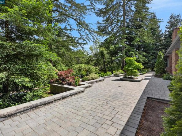 56 Camino Encinas, Orinda CA 94563