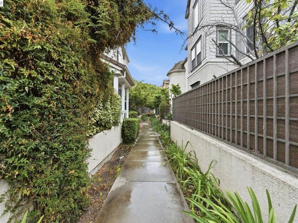 6005 Hillbrook Pl, Dublin CA 94568