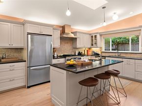 38 Drake Ln, Oakland CA 94611