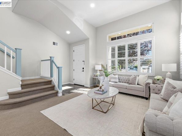 5625 Applegate Way, Dublin CA 94568