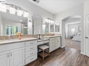 5625 Applegate Way, Dublin CA 94568