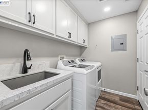 5625 Applegate Way, Dublin CA 94568