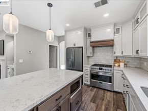 5625 Applegate Way, Dublin CA 94568