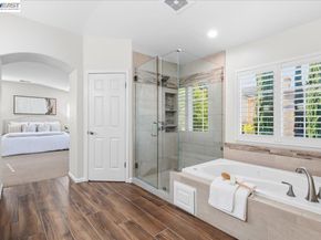 5625 Applegate Way, Dublin CA 94568