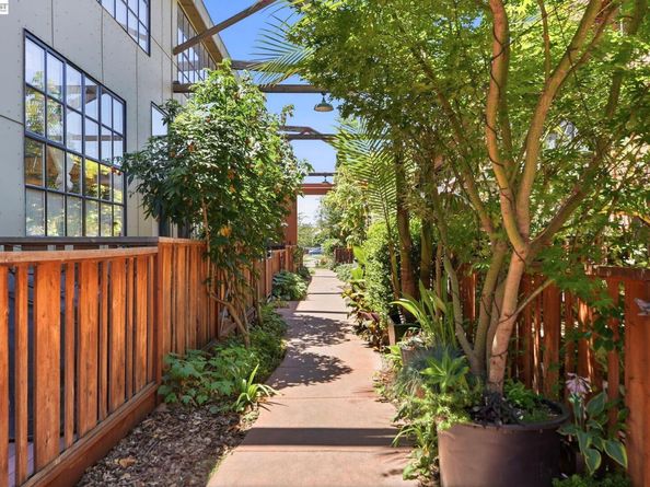 1501 37th Ave B11, Oakland CA 94601