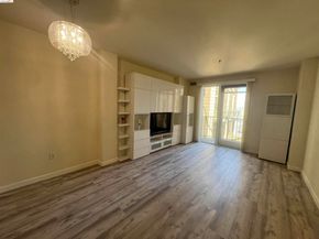 423 7th Street 313, Oakland CA 94607