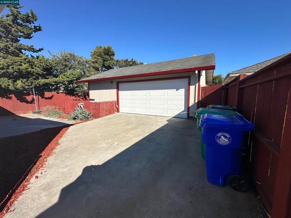 1560 170Th Ave, Hayward CA 94541