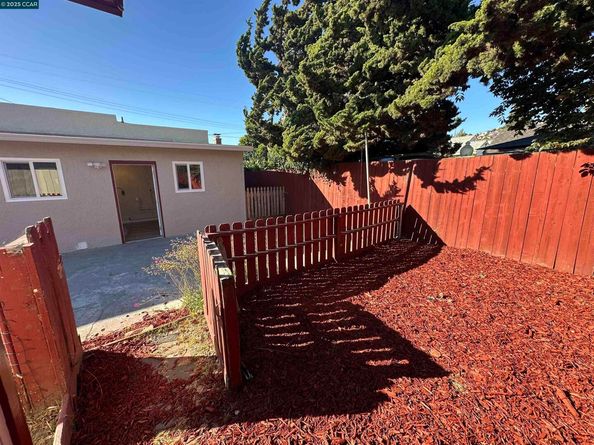 1560 170Th Ave, Hayward CA 94541