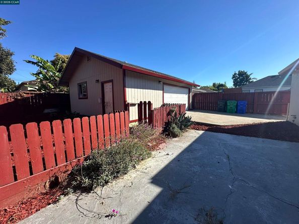 1560 170Th Ave, Hayward CA 94541
