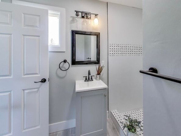 2131 Pomona, Martinez CA 94553