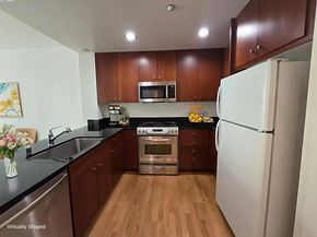 585 9th 422, Oakland CA 94607