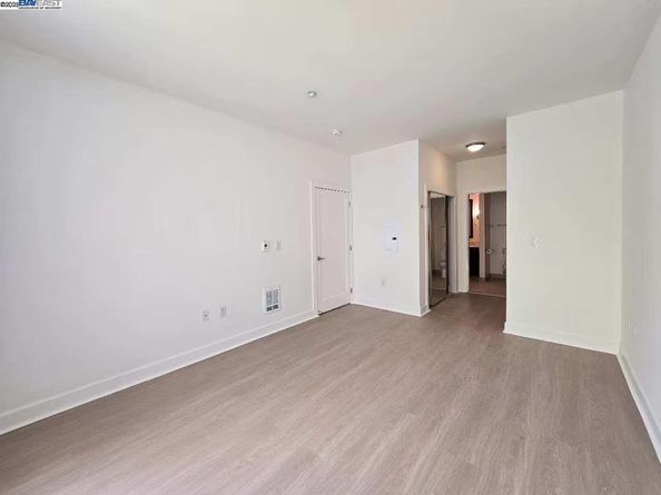 585 9th 422, Oakland CA 94607