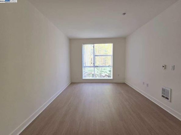 585 9th 422, Oakland CA 94607