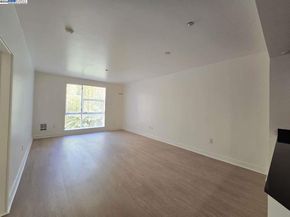 585 9th 422, Oakland CA 94607